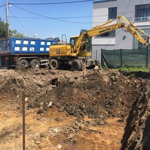 Гумен Багер Komatsu